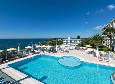 Hotel Gran Vista Plava Laguna - First...